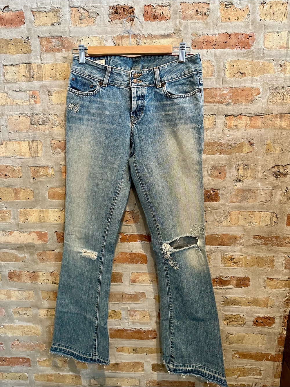 Ambercrombie & Fitch Vintage Women’s Distressed Blue Jeans - Low rise